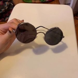 CIRCLE RIM SUNGLASSES WITH ENGRAVINGS